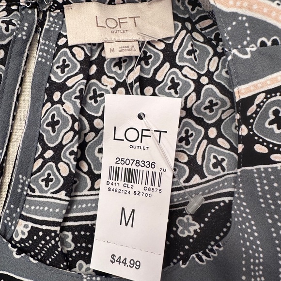 Ann Taylor Loft tank top with elastic bottom. Blue size Medium - Picture 5 of 7